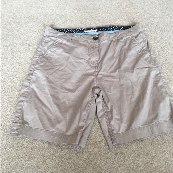 Boden Helena Khaki Chino 9” Shorts-10 - Picture 9 of 9